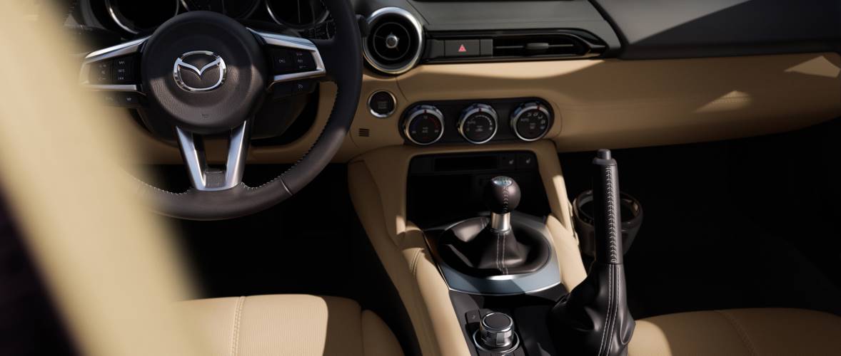 2025-mazda-mx-5-miata-rf-convertible-tan-nappa-leather-seats_desktop - Expertos en vehículos Mazda - Kyoto Motors - Home